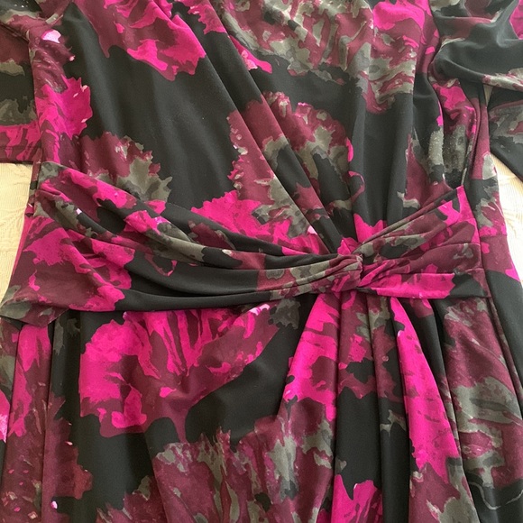 JNY High quality dress, fully lined, sash at waist w decorative ruffle on side - Picture 4 of 6